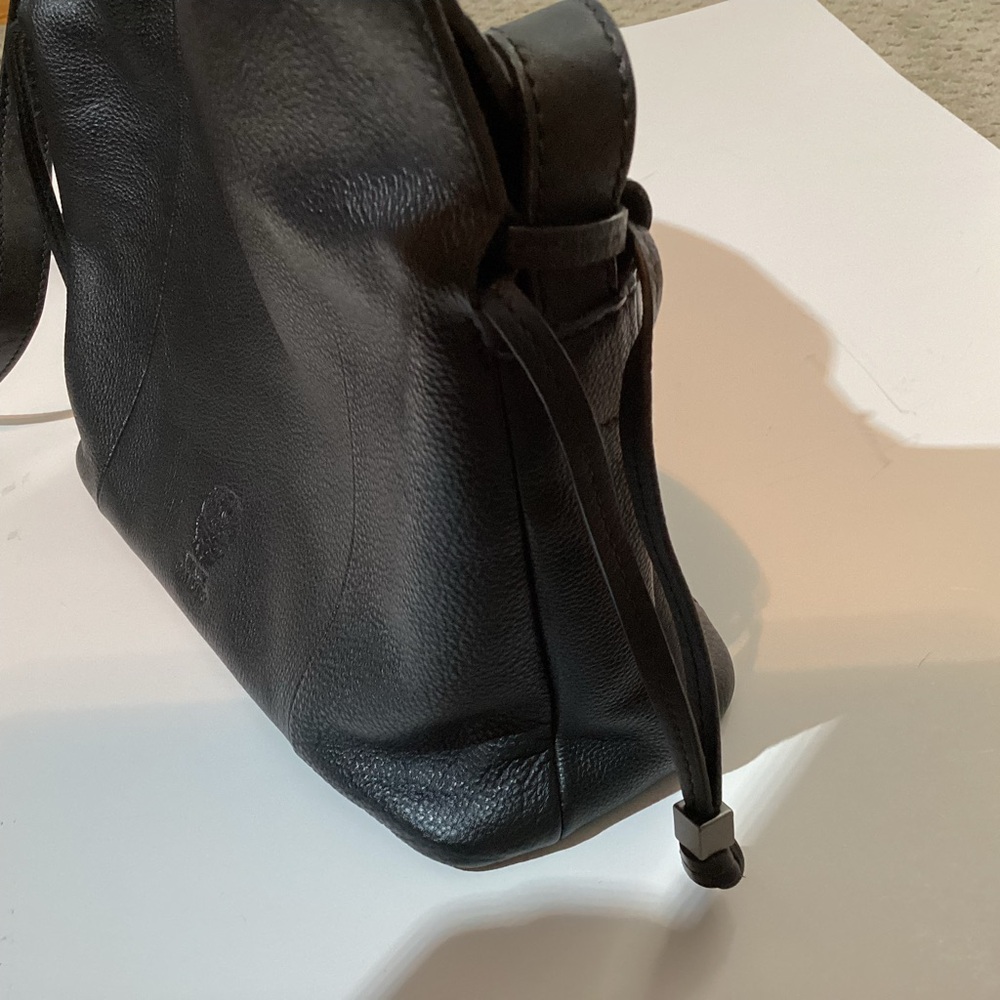 VinceCamuto🆕leather crossbody shoulder bag,snap close,zip&open pockets,adj strap - Picture 11 of 16